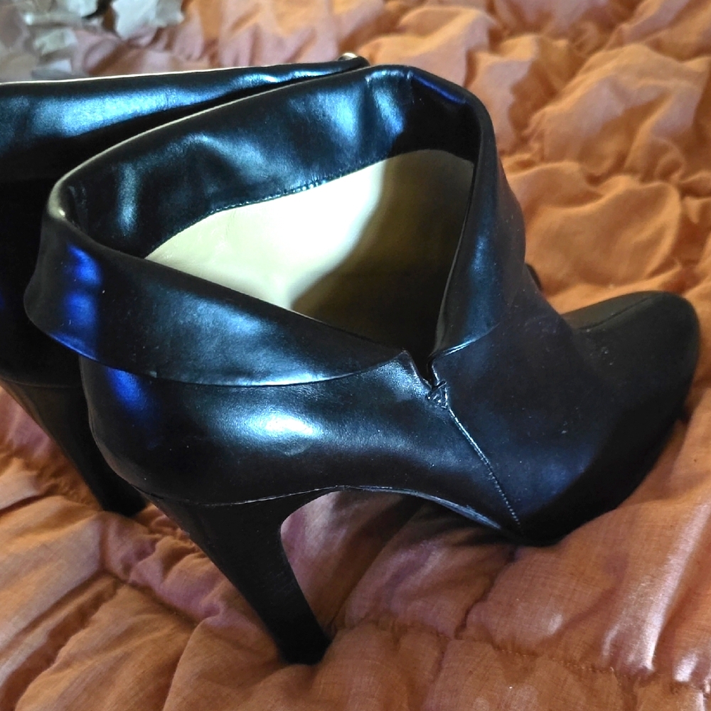Michael Kors Elegant Black Women's Heeled Boots Sz 9